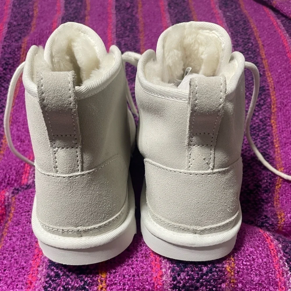 NWOB White/Gray Neumel Uggs, Men's size 10 S/N 3236